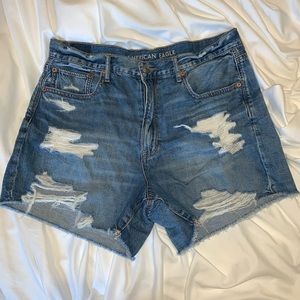 🦅 American Eagle 90’s Boyfriend Jeans 🦅